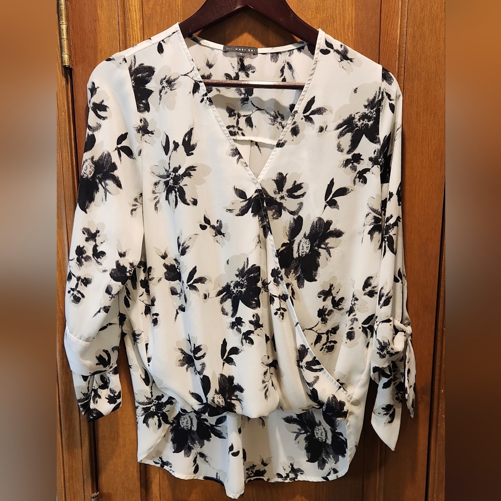 Floral blouse size small